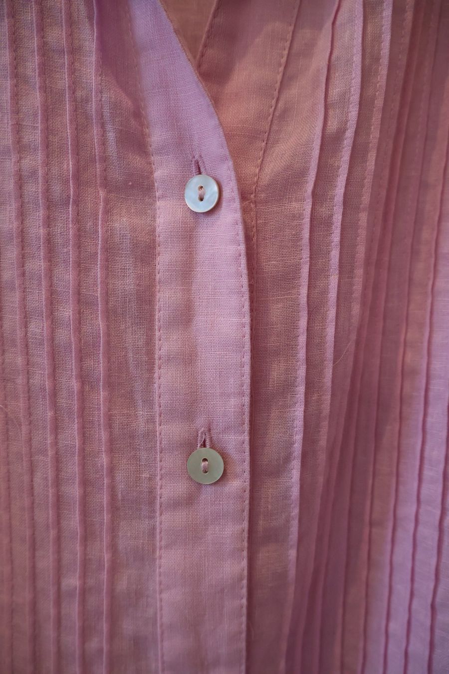 Peter Hahn Blusen: Rosa Peter Hahn Leinenbluse mit Plisseedetails – Gebraucht aus Winterthur von jul_v9wx 3