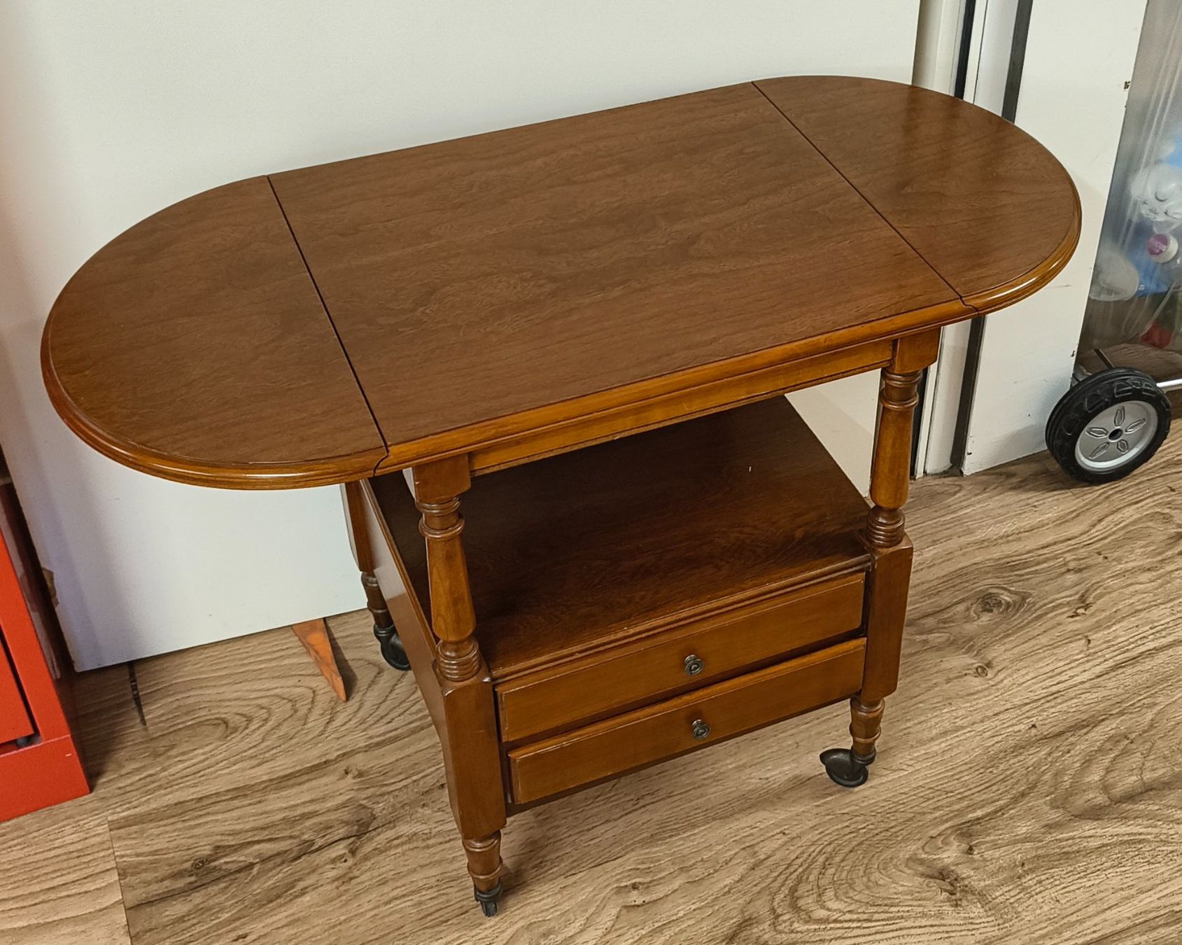 Tavoli: Beistelltisch Louis XII Stil – Usato da Basel venduto da bk_brockibasel