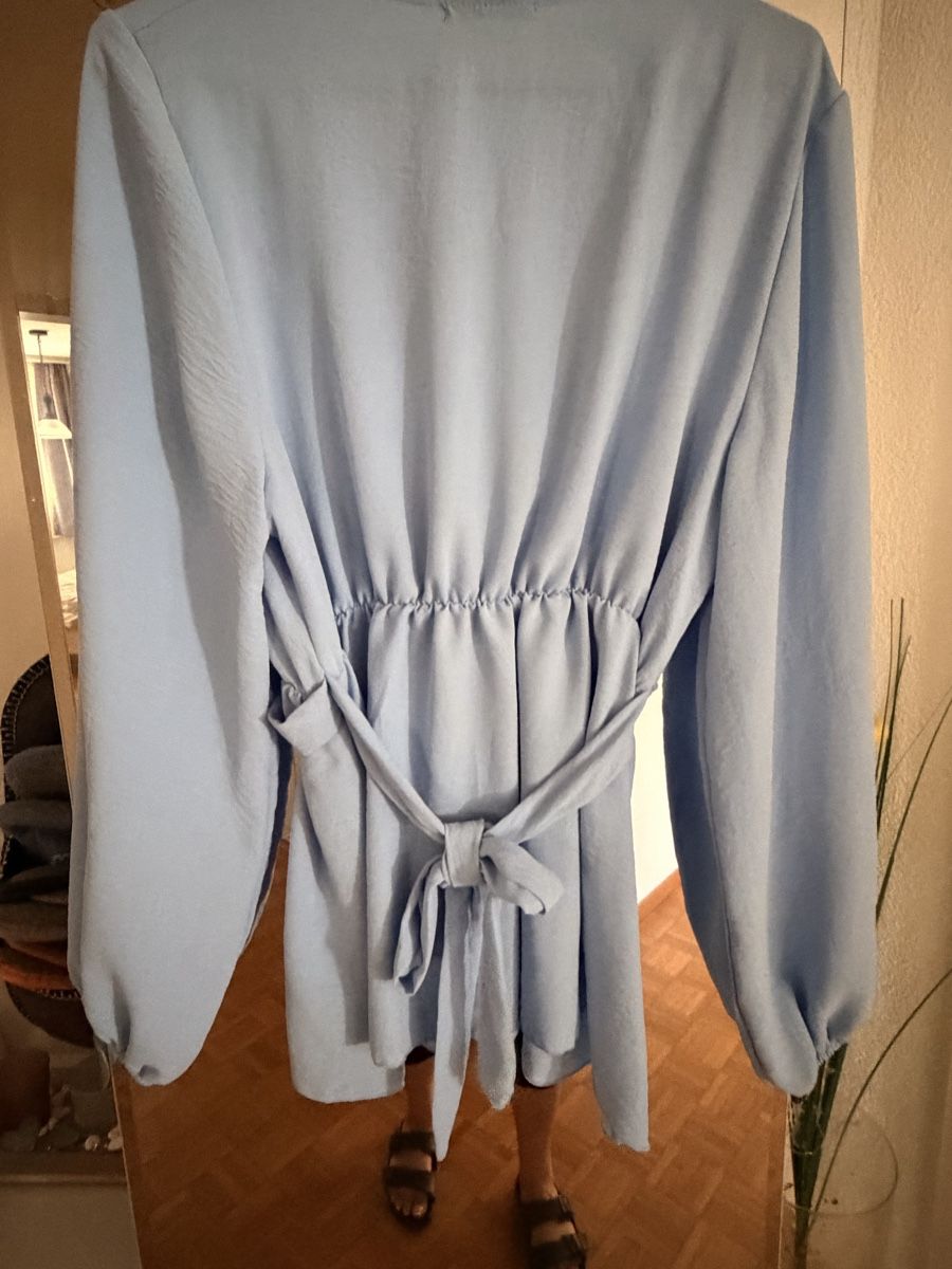 Camicette: Hellblaue Bluse mit langen Ärmeln, Gr. M – Usato da Trimbach venduto da Schwaenchen 1