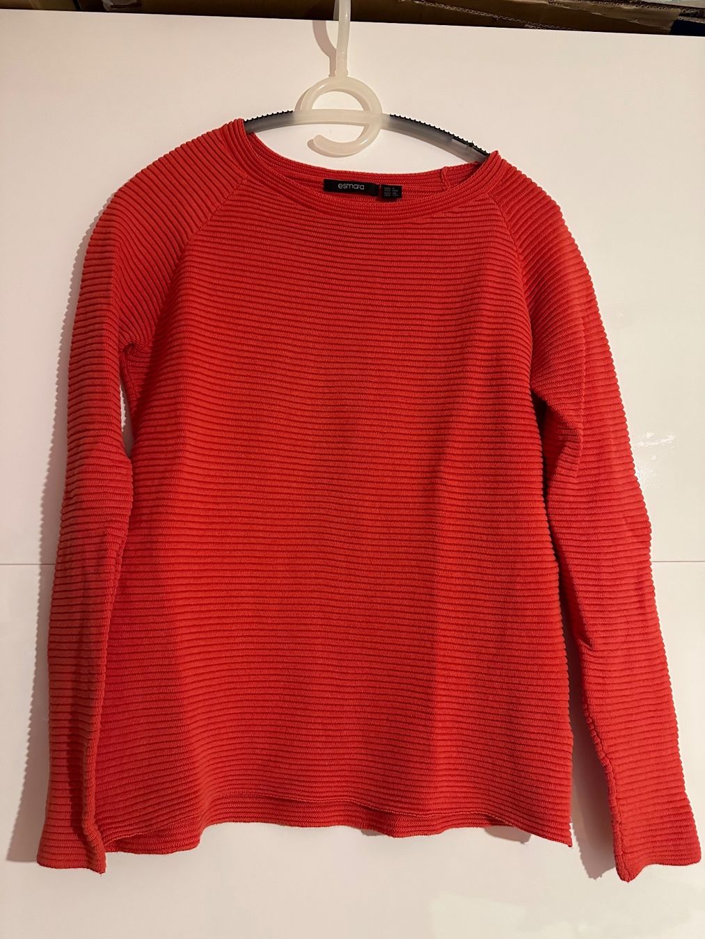 Pulls & Sweat-shirts: Korallefarbiger Pullover Damen – D'occasion à Triengen par nes_l8cj