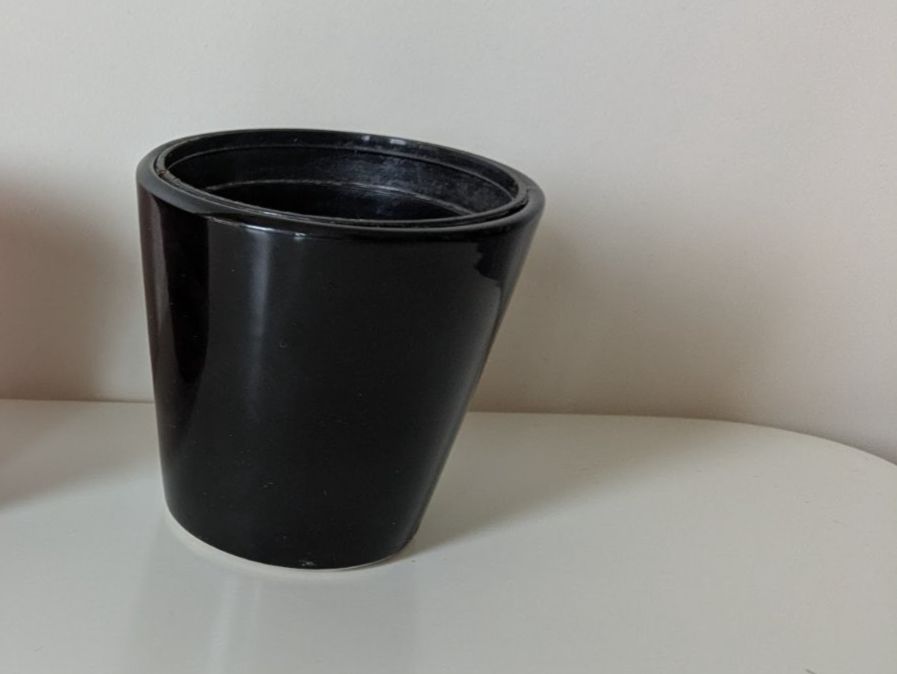 Tutte le decorazioni: 2 Mini Blumentöpfli schwarz und rot – Usato da Bäretswil venduto da Ober-Land