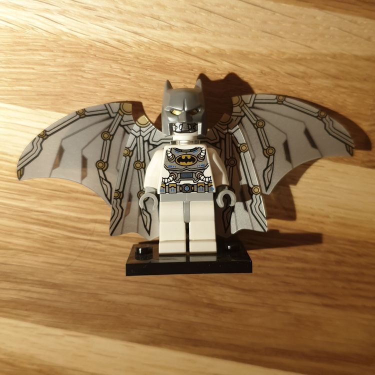 Mattel Batman The Brave And The Bold – Crusher Cuffs Batman Actionfigur