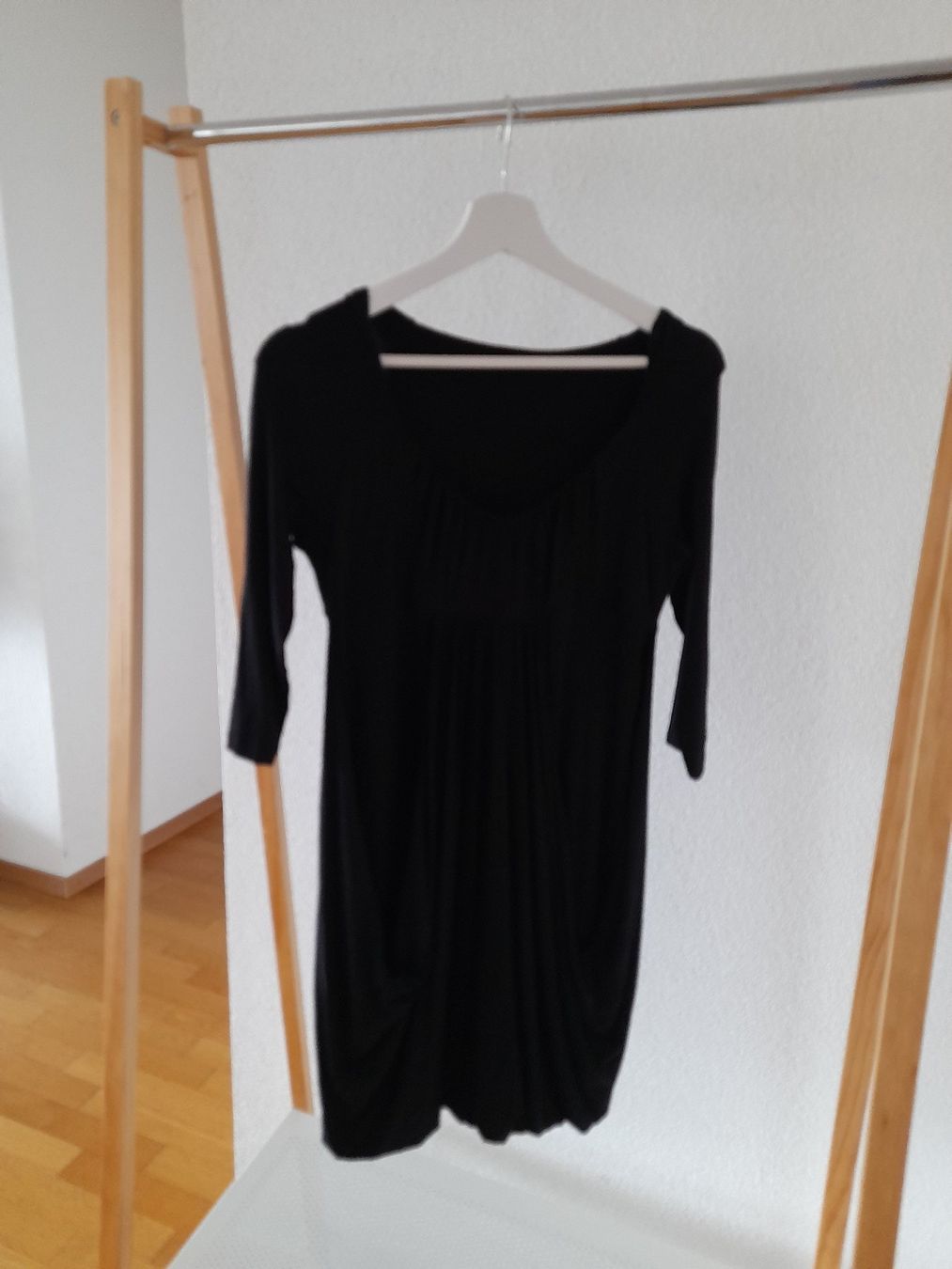 Kleider: robe noire – Gebraucht aus Mont-sur-Lausanne von Pioutch