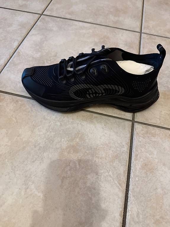 Gucci Herrenschuhe: Gucci Sneaker,  Schwarz, Grösse 41 – Neu und originalverpackt aus Klosters Dorf von chloe-9072 1