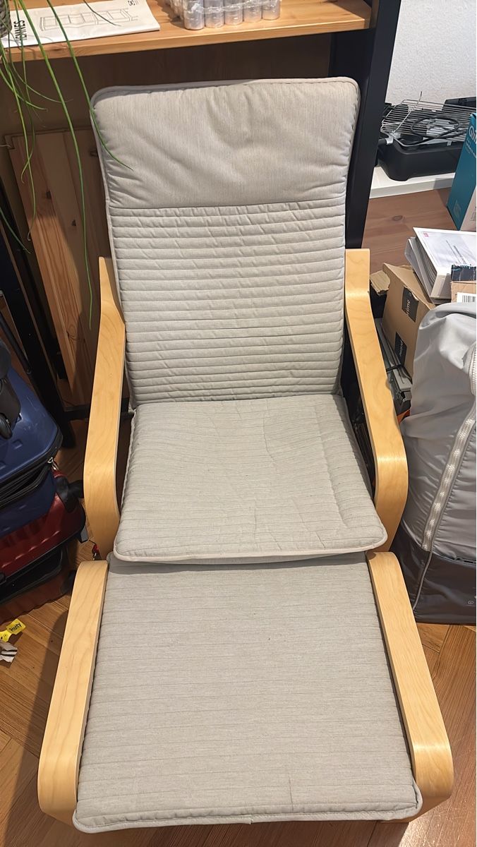 Ikea Stühle: Relaxer Chair with Footstool Light Grey Wood Frame – Gebraucht aus Baden von David_Baden