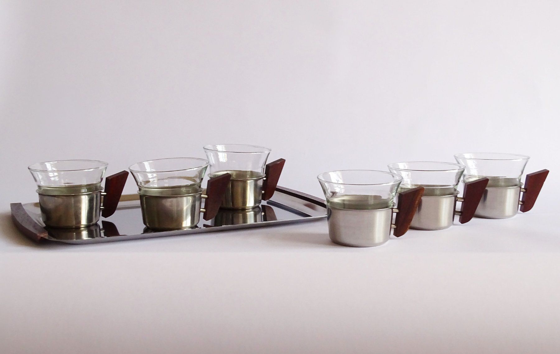 Set di piatti: Mid Century Kaffee-Set mit Tablett & 6 Tassen – Usato da Solothurn venduto da hli_n69n