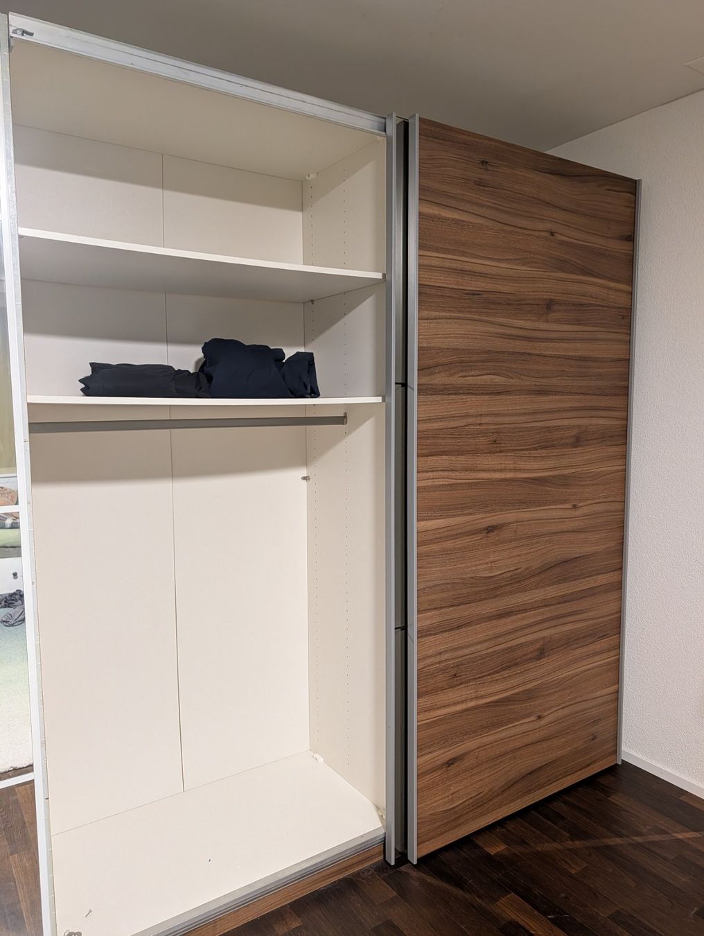 Armoires: Kleiderschrank – D'occasion à Pfäffikon ZH par shanik85 1