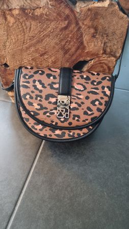 Trendige Cavalli Class Umhängetasche im Animal-Print!