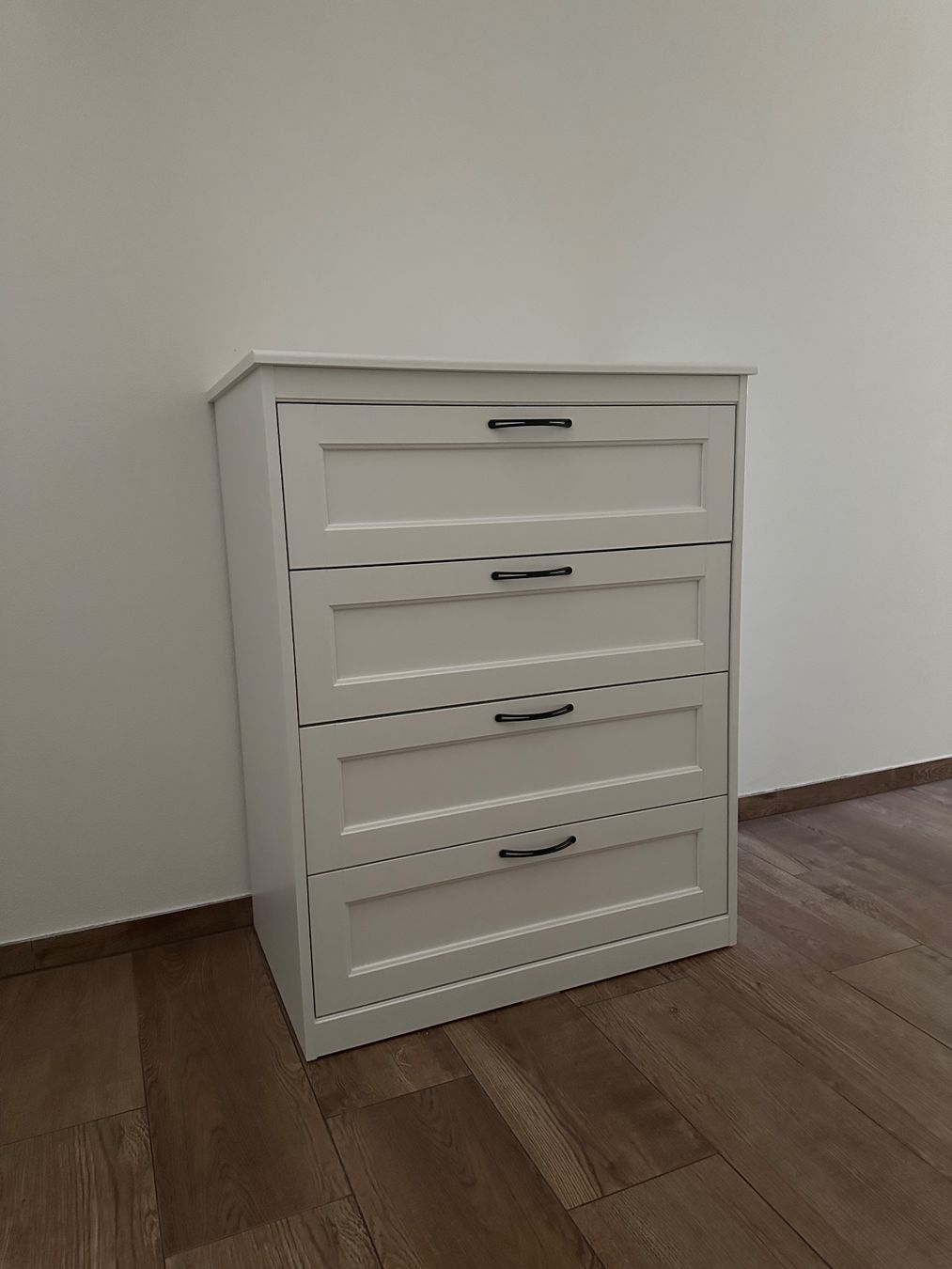 Ikea Commodes: Kommode mit 4 Schubladen weiss neuwertig – D'occasion à Theilingen par adi_chx8