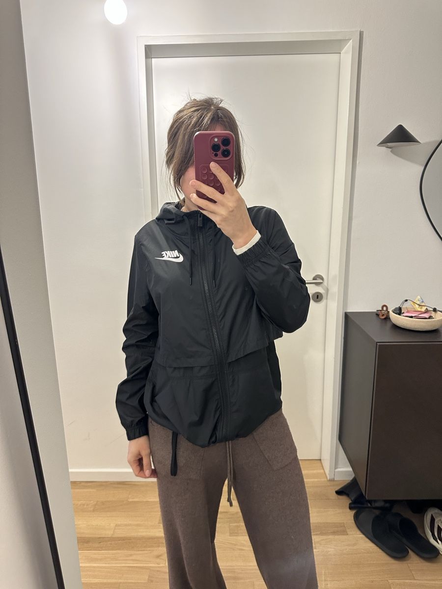 Nike Jacken: Nike Windjacke Größe S schwarz – Gebraucht aus Zürich von foo_gy2t 1