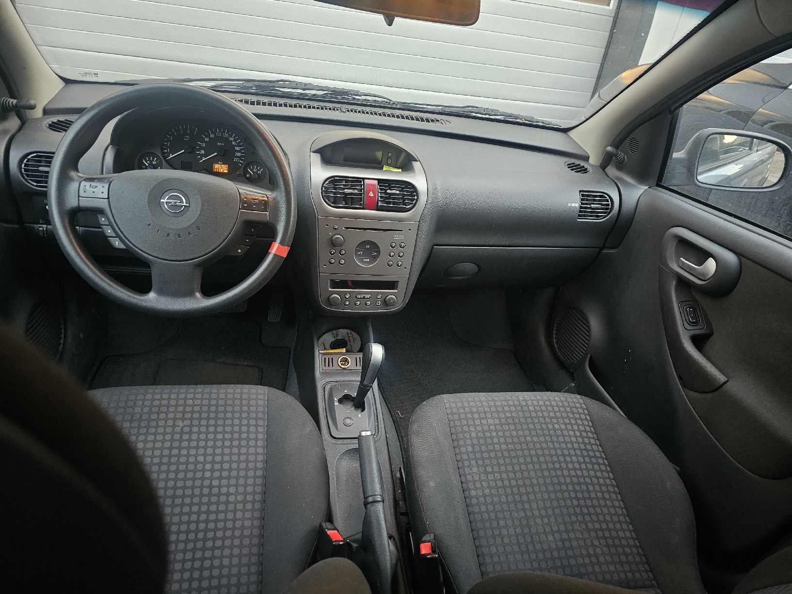 Automobili: opel corsa 1.4 automat ab mfk – Usato da Basel venduto da Nikeshan 5