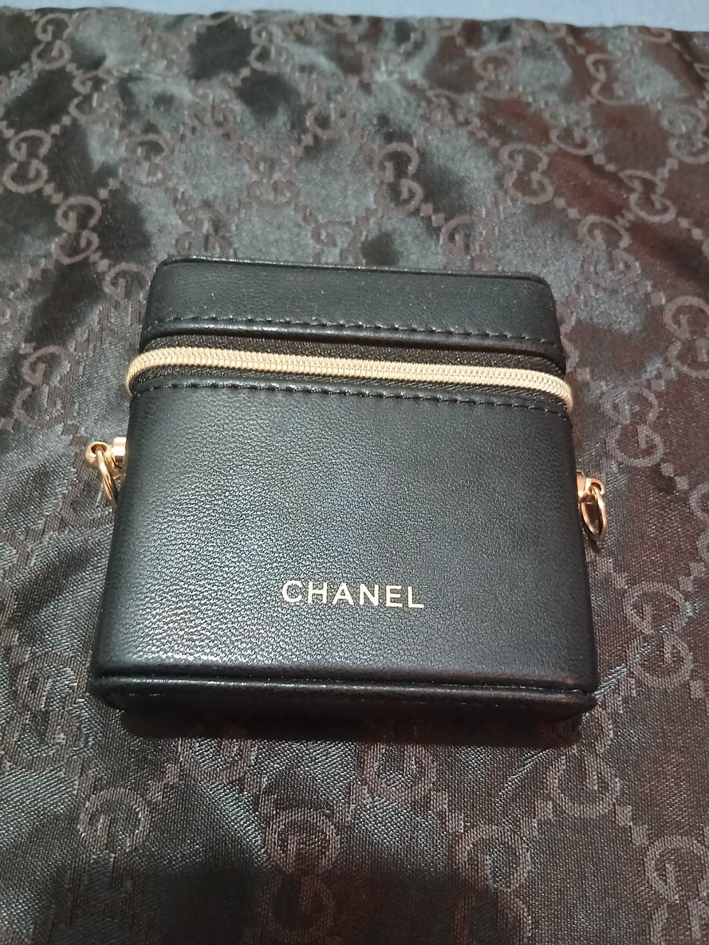 Chanel Borse da donna: Chanel vip gift makeup bag – Nuovo e nell'imballaggio originale da Le Grand-Saconnex venduto da Rgt87