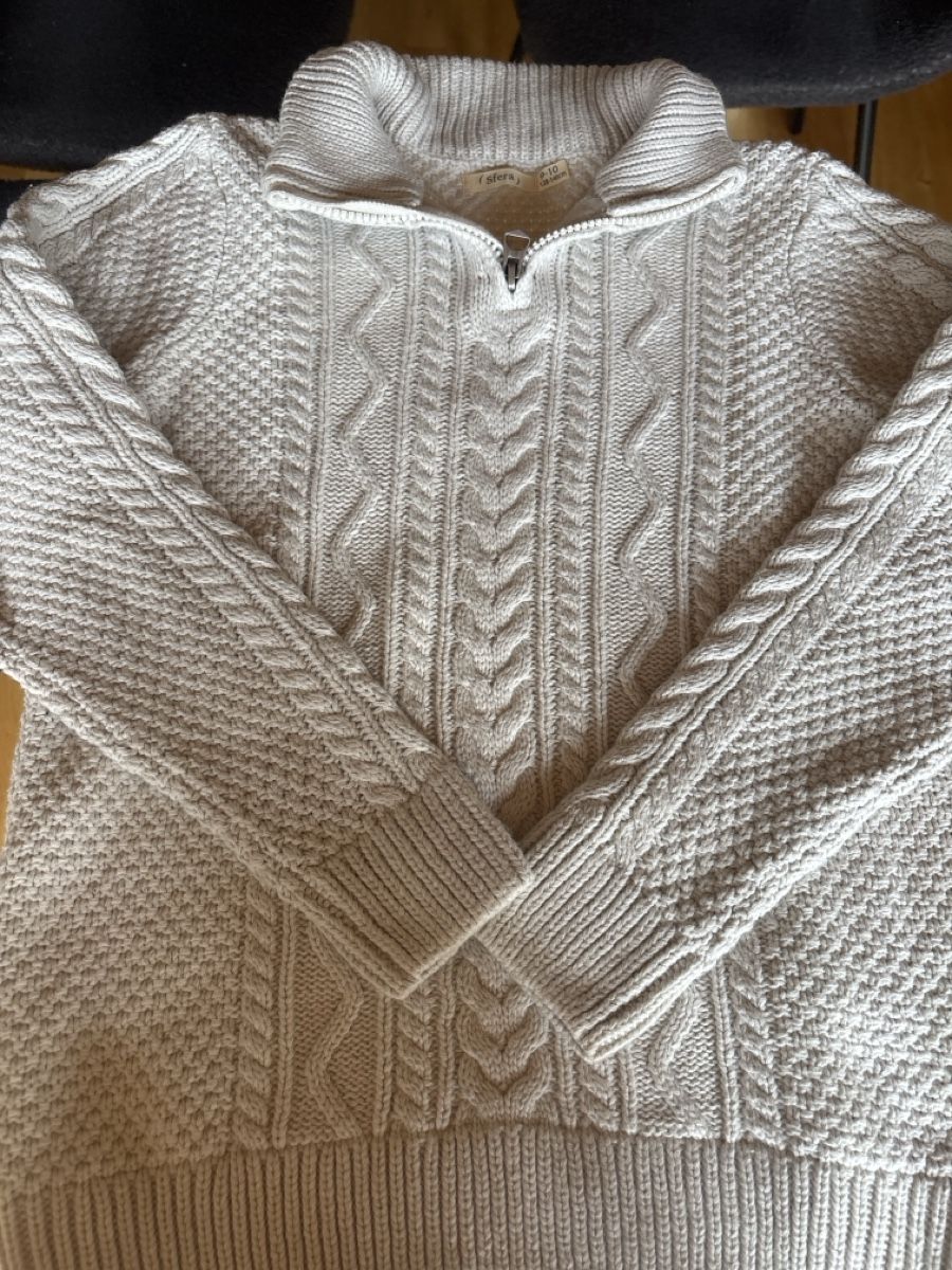 Pullover & Sweatshirts: Pull col zippé beige taille 9-10 ans 128-140 cm Sfera – Gebraucht aus Crans Montana von vic_y8y7 1