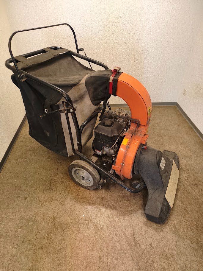Soffiatori & Aspiratori per foglie: Profi Laubsauger Asioia Agrinova Benzinmotor – Usato da Toffen venduto da Immo-Erben 2