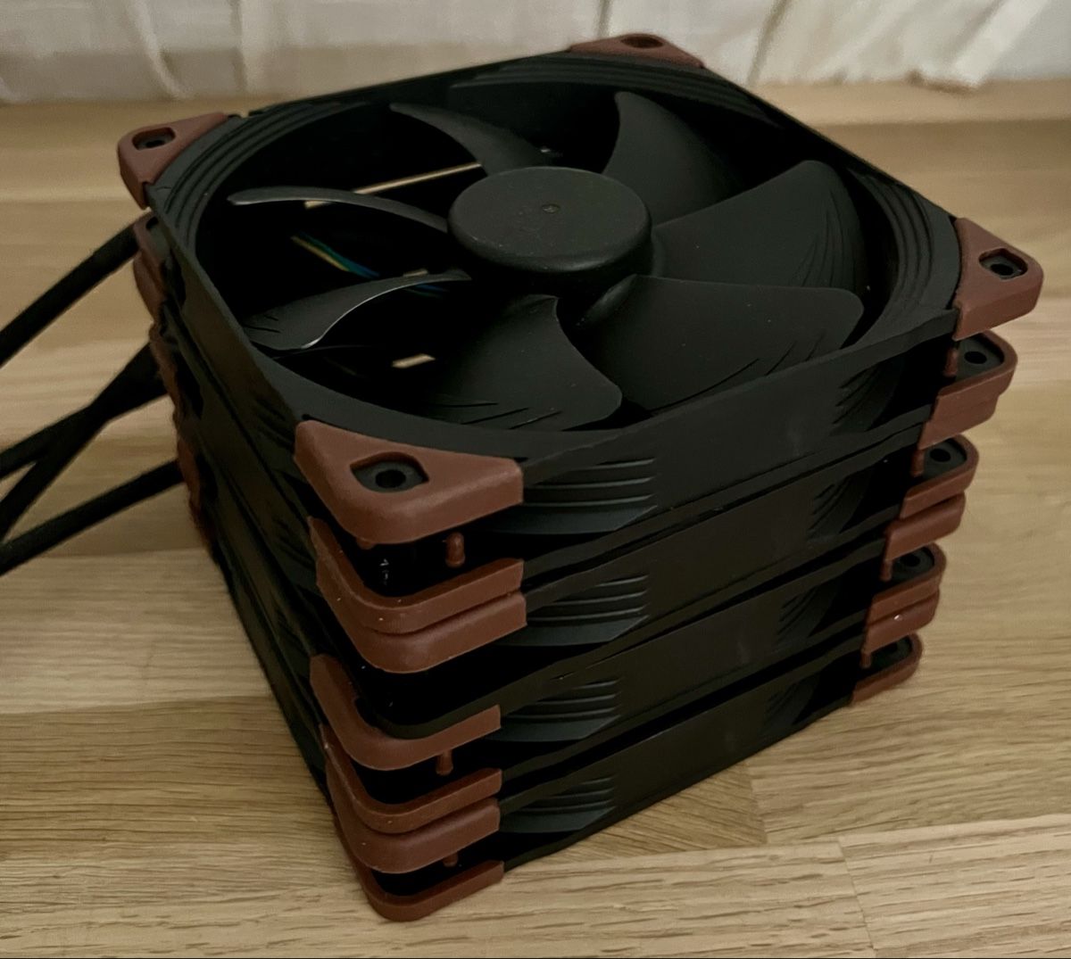 PC: 4 Stück Noctua NF-A14 IPPC-24V-2000 PC Ventilator – Usato da Hunzenschwil venduto da Madachica 2
