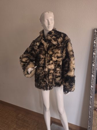 Giacca in shearling COS con stampa maculata taglia