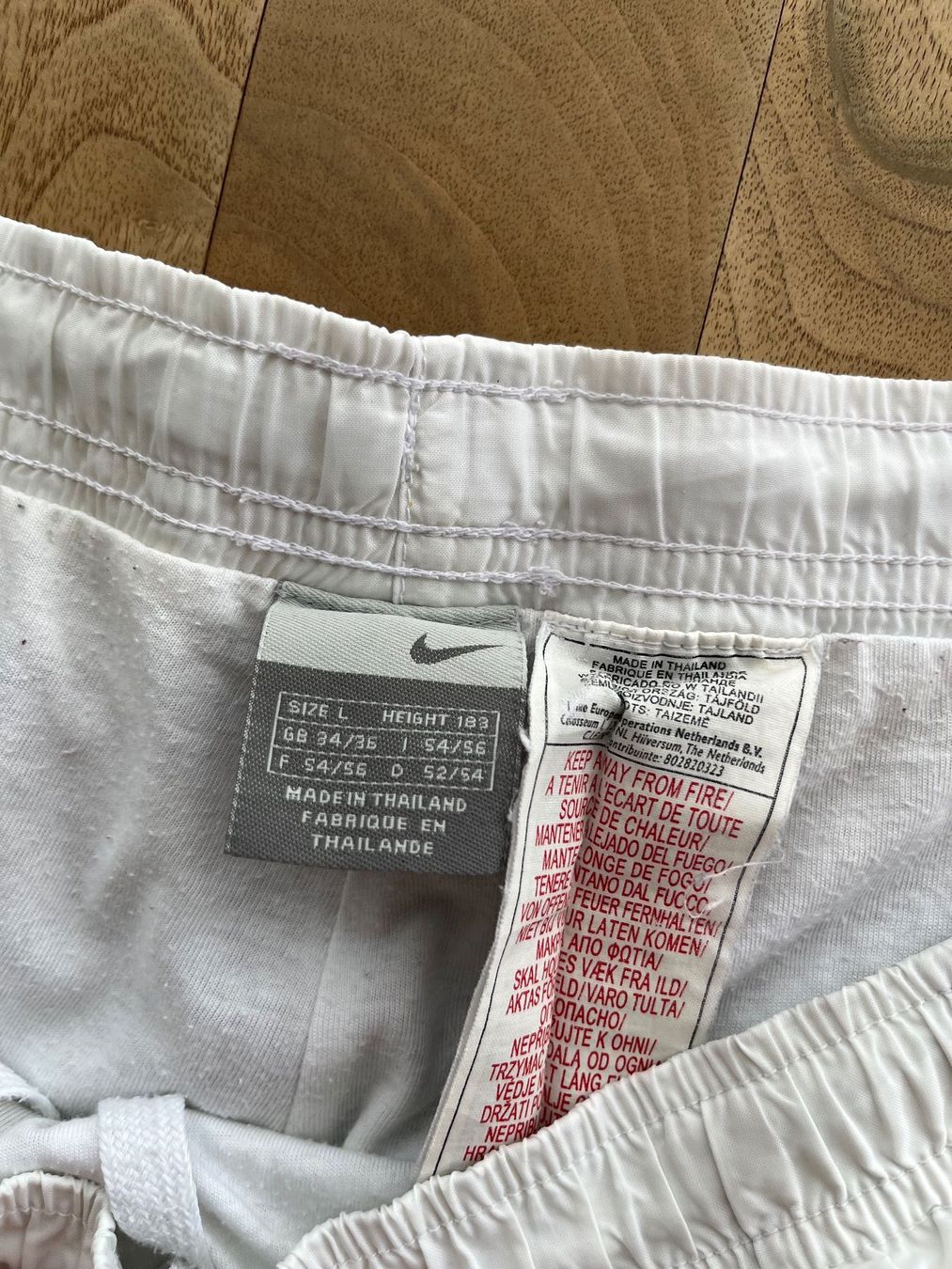 Nike Pantaloni: Nike Vintage Hosen – Usato da Madiswil venduto da nofox222 2