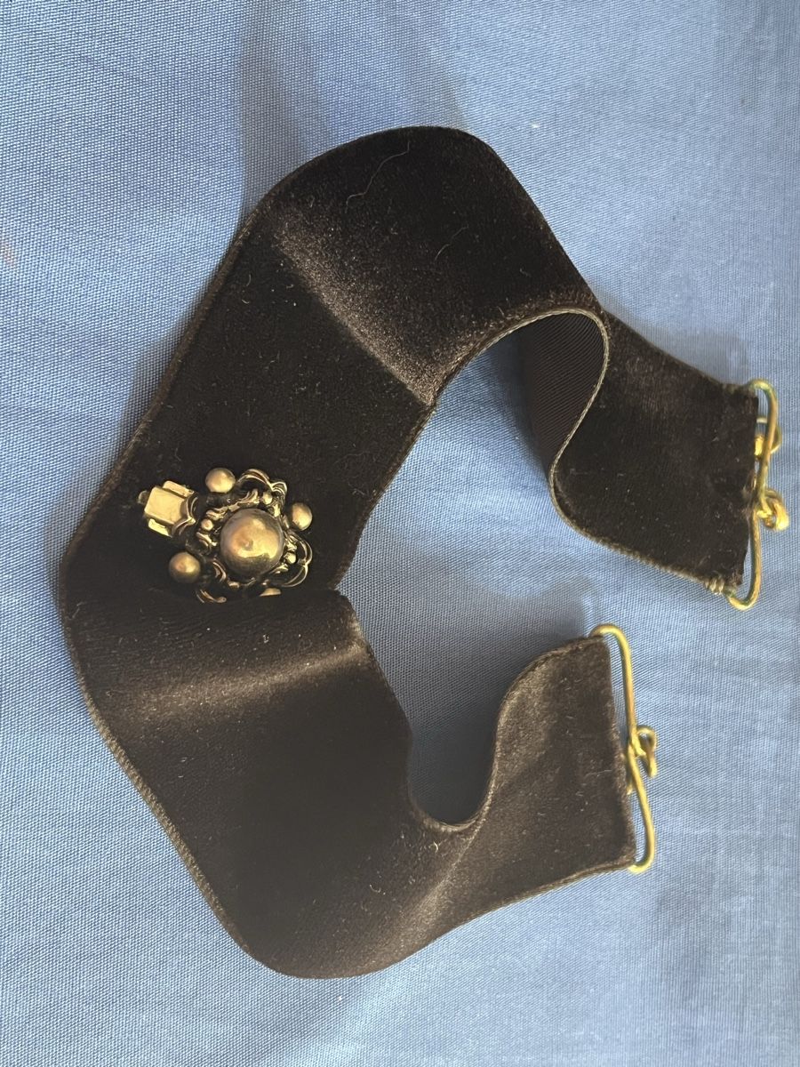 Ketten: Halsband für Tracht – Gebraucht aus Romanshorn von Apfelschuss 1
