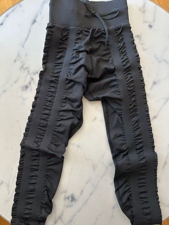 Leggings SKINNIFY Schwarz Grösse S mit Bändel NEU