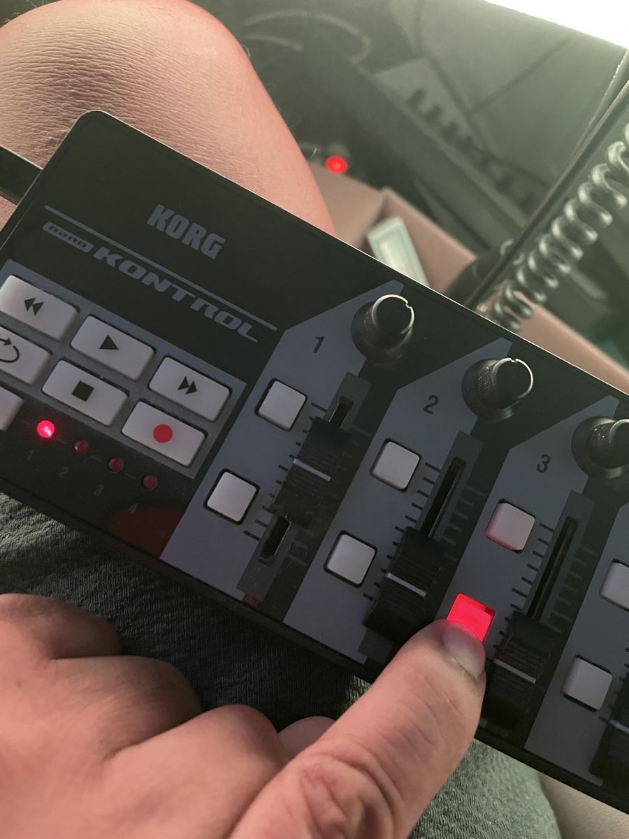Korg Strumenti musicali: KORG KONTROL Controller mit 9 Fadern gebraucht – Usato da Zürich venduto da feuerstern 3