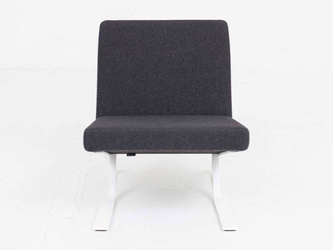 Classicon Poltrone: ClassiCon Satyr Sessel von For Use in dunkelgrauem Stoff – Usato da Zürich venduto da STUZH38 2