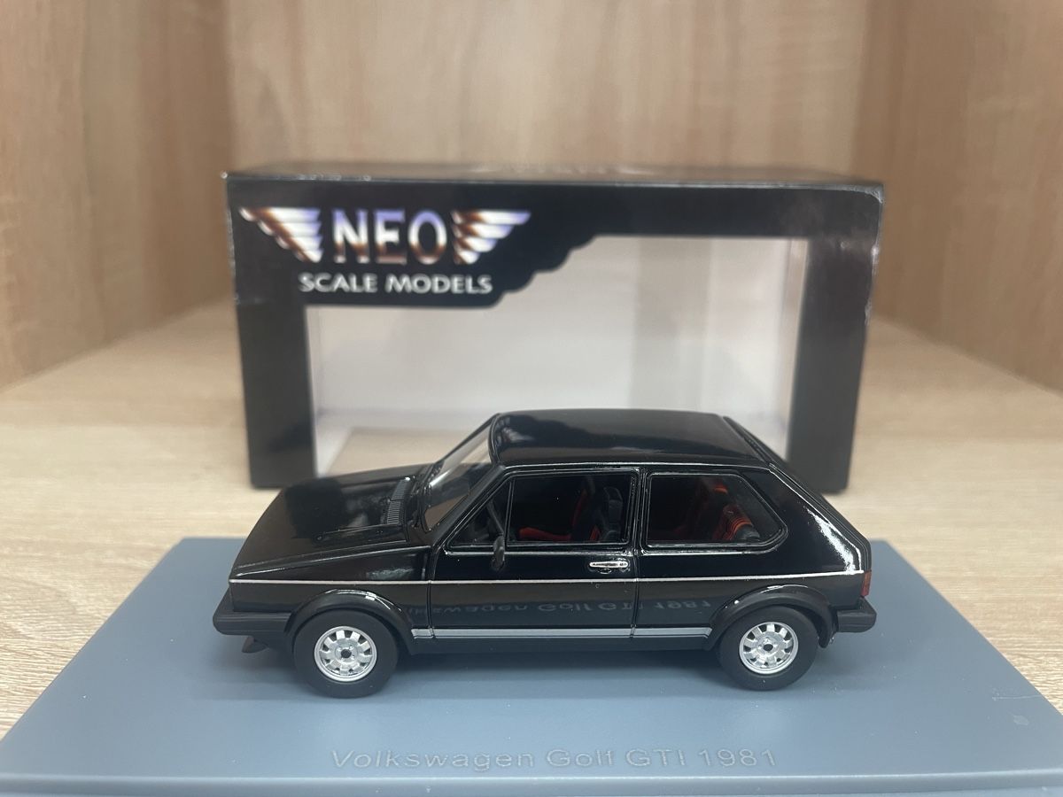 Volkswagen Modellini d'auto: VW Golf Gti 1981 by Neo 1/43 – Nuovo e nell'imballaggio originale da Paradiso venduto da jovica1987 2