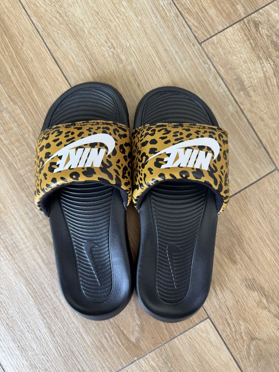 Nike Scarpe per ragazze: Claquettes NIKE neuves – Nuovo (secondo la descrizione) da Villars-le-Grand venduto da Eva_1986