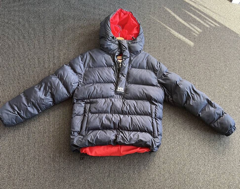 Vestes: Helly Hansen Winterjacke – D'occasion à Brügg, BE par Melvin_Crty