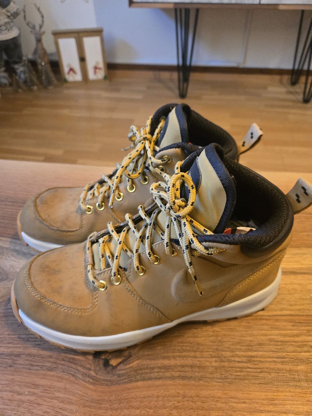 Nike Scarpe per ragazzi: Nike Manoa Grösse 37.5 – Usato da Zürich venduto da Deesay