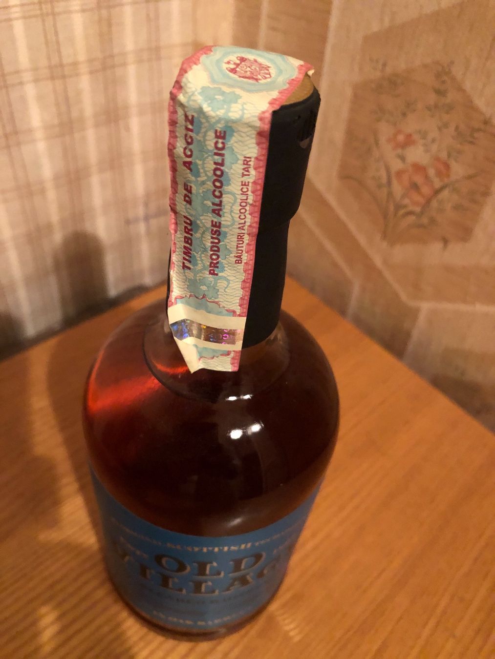 Bevande alcoliche: OLD VILLAGE Blended Whiskey Limited Edition in Eichenfässern – Nuovo e nell'imballaggio originale da Wald ZH venduto da mlnt 5