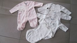 pyjama + 4 boddys taille 50/56