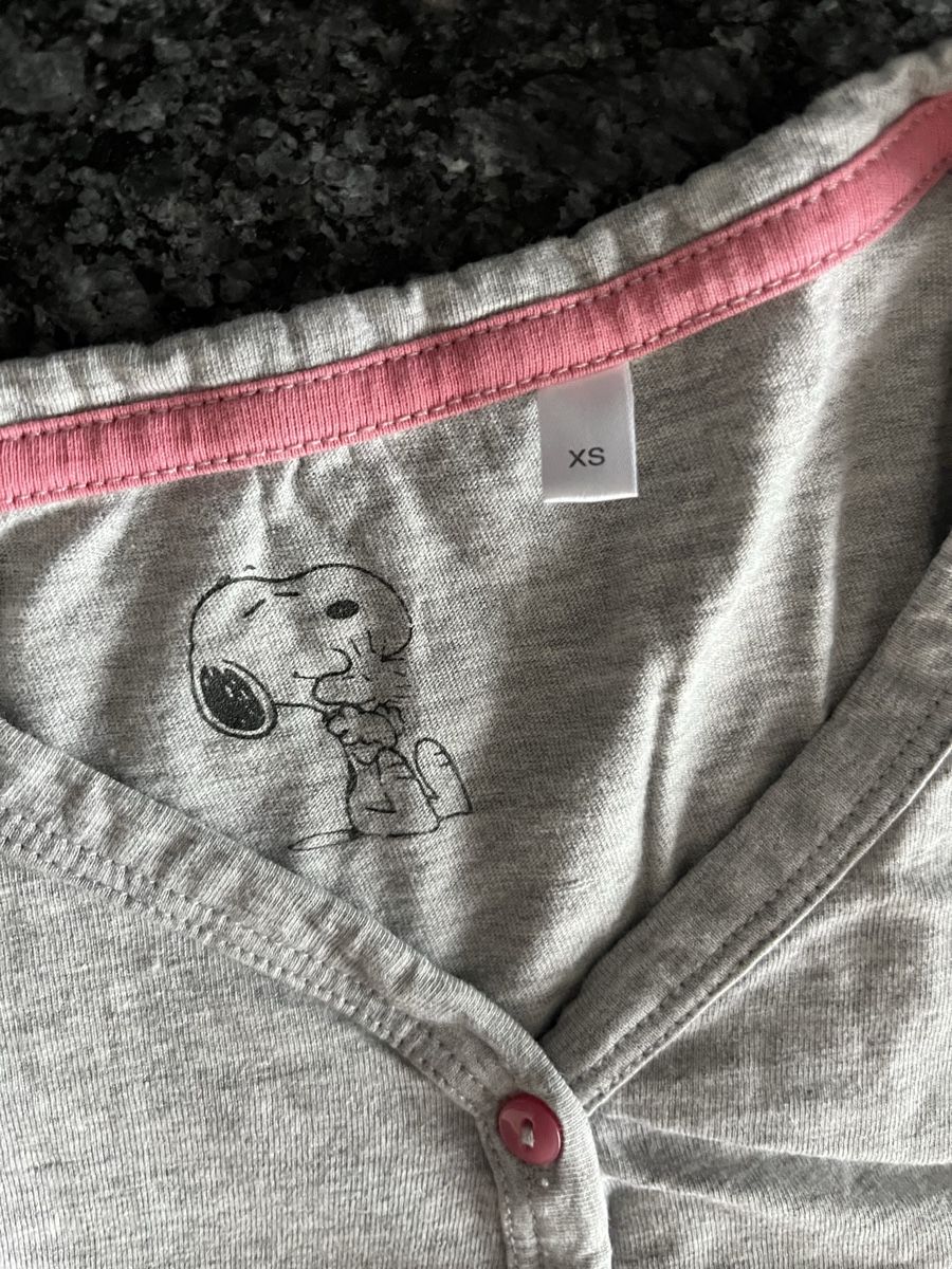 Negligees & Pigiami: Damen Pyjama Snoopy grau neu – Nuovo (secondo la descrizione) da Meisterschwanden venduto da Snoopy-2018 1