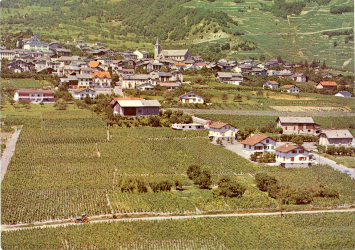 Ansichtskarten: Chamoson  VS  près Conthey        en 1973 – Gebraucht aus Brig von Valcards54