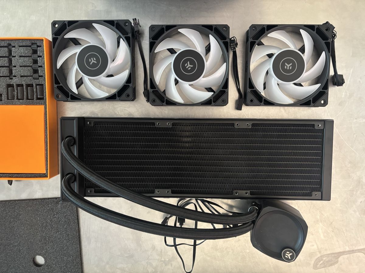 PC: EK Nucleus AIO CR360 Lux D-RGB Cooling System – Usato da Bern venduto da PrettyGood 3