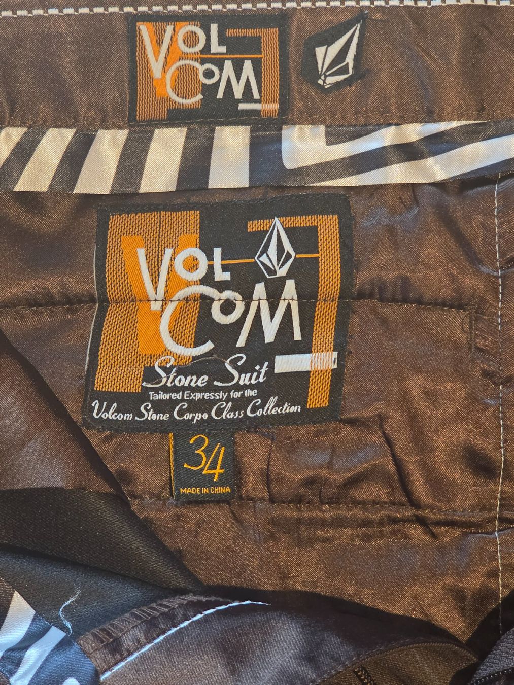 Anzüge: Volcom Herren Anzug Braun Gestreift, -Top Zust... – Gebraucht aus Richigen von Ryser88 5