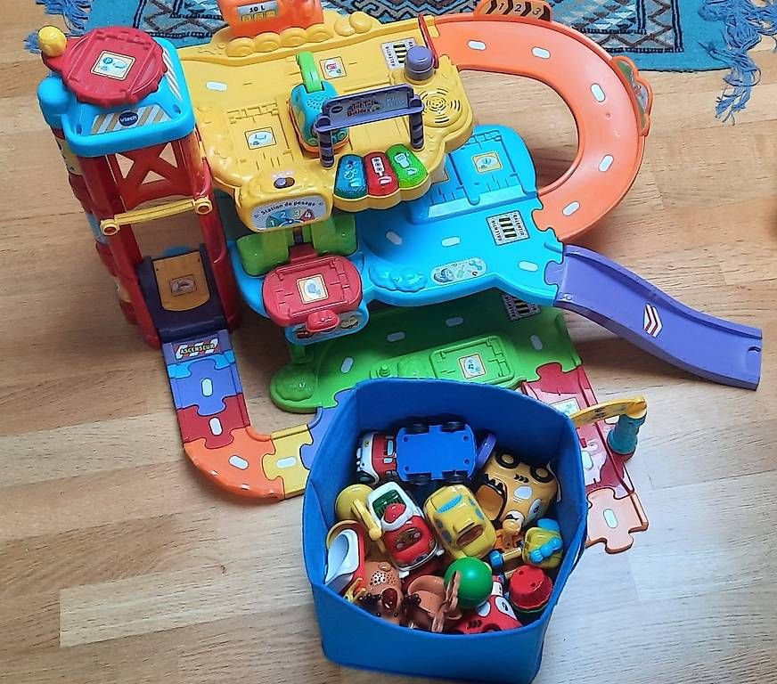 Vtech Giocattoli: A vendre garage tut tut bolide Vtech – Usato da Marin-Epagnier venduto da Crac34