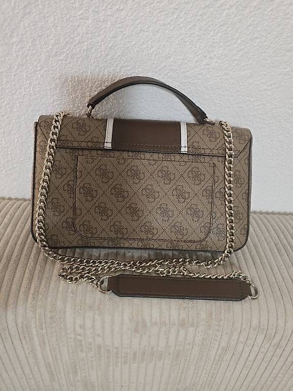 Taschen für Damen: Guess Umhängetasche in Braun – Gebraucht aus Grenchen von sja_klm2 1