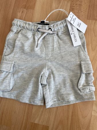 Gr. 104 shorts NEU