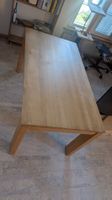 Tisch aus massivem Holz