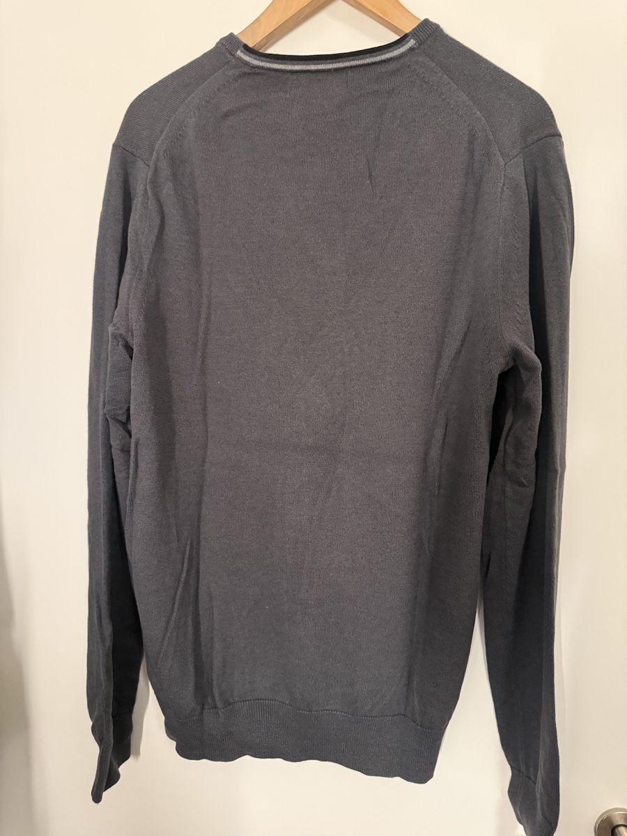 Fred Perry Maglioni & Felpe: Fred Perry Merino Pullover, V-Ausschnitt, anthrazit, size L – Usato da Duggingen venduto da Rofeman 1