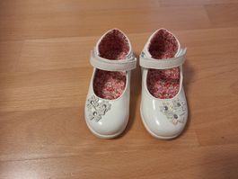 neuwertige weisse Lackschuhe in Gr. 21
