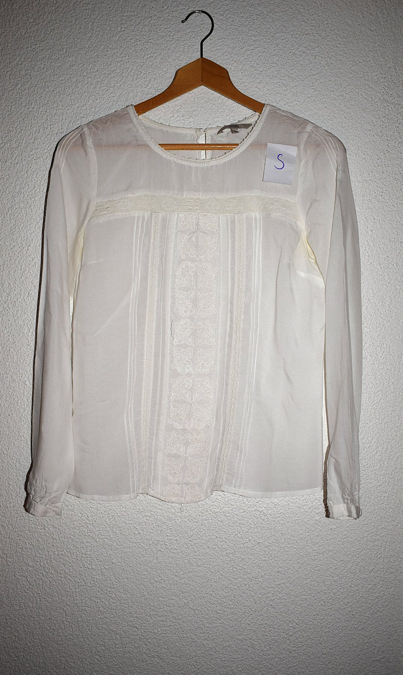 Blusen: Weisse Bluse mit Spitze, Grösse S – Gebraucht aus Merenschwand von tolles_2hand
