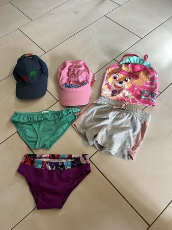 Lot vêtements fille 6-8 ans maillots et casquettes 