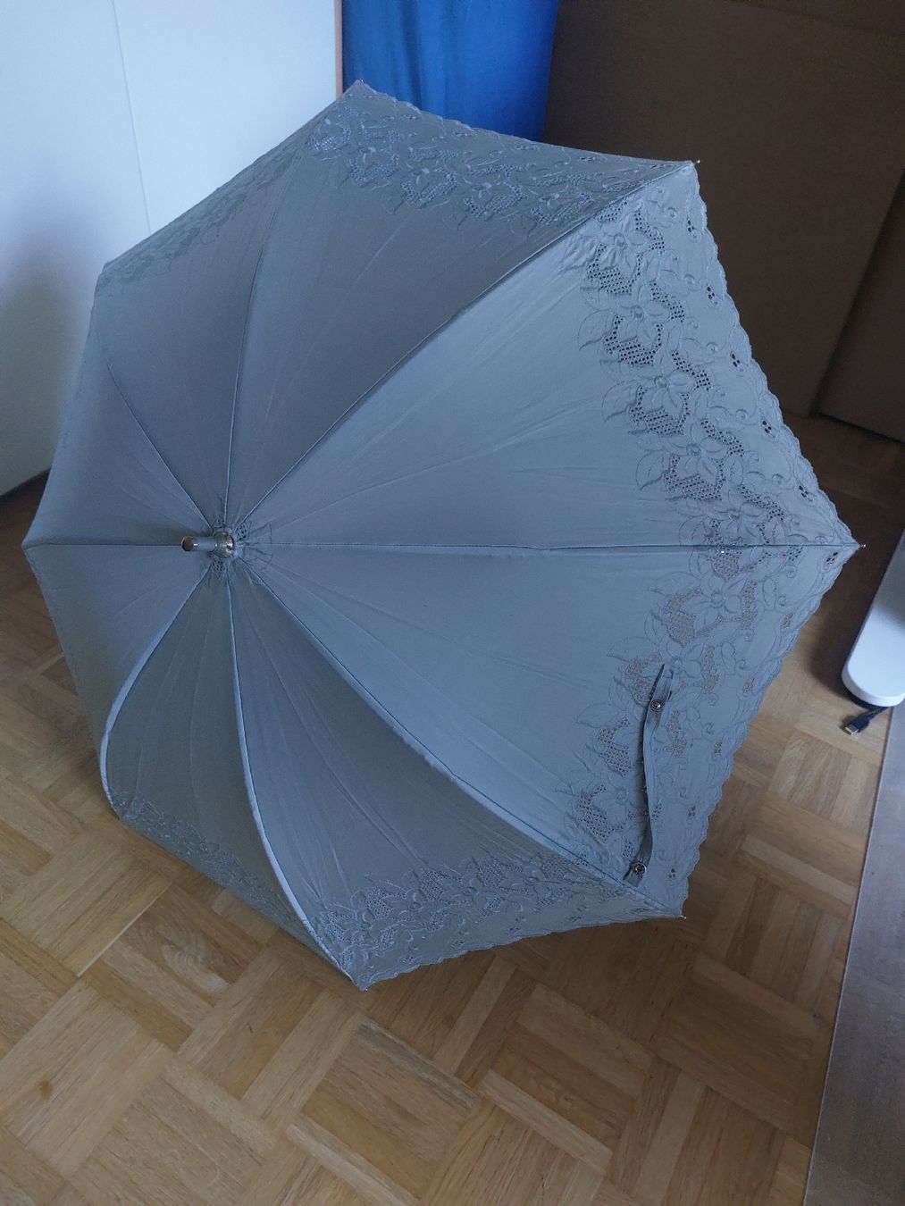 Ombrelloni: VINTAGE Sonnenschirm, hellgrün, mit Spitze – Usato da Baden venduto da BanaBoutique 9