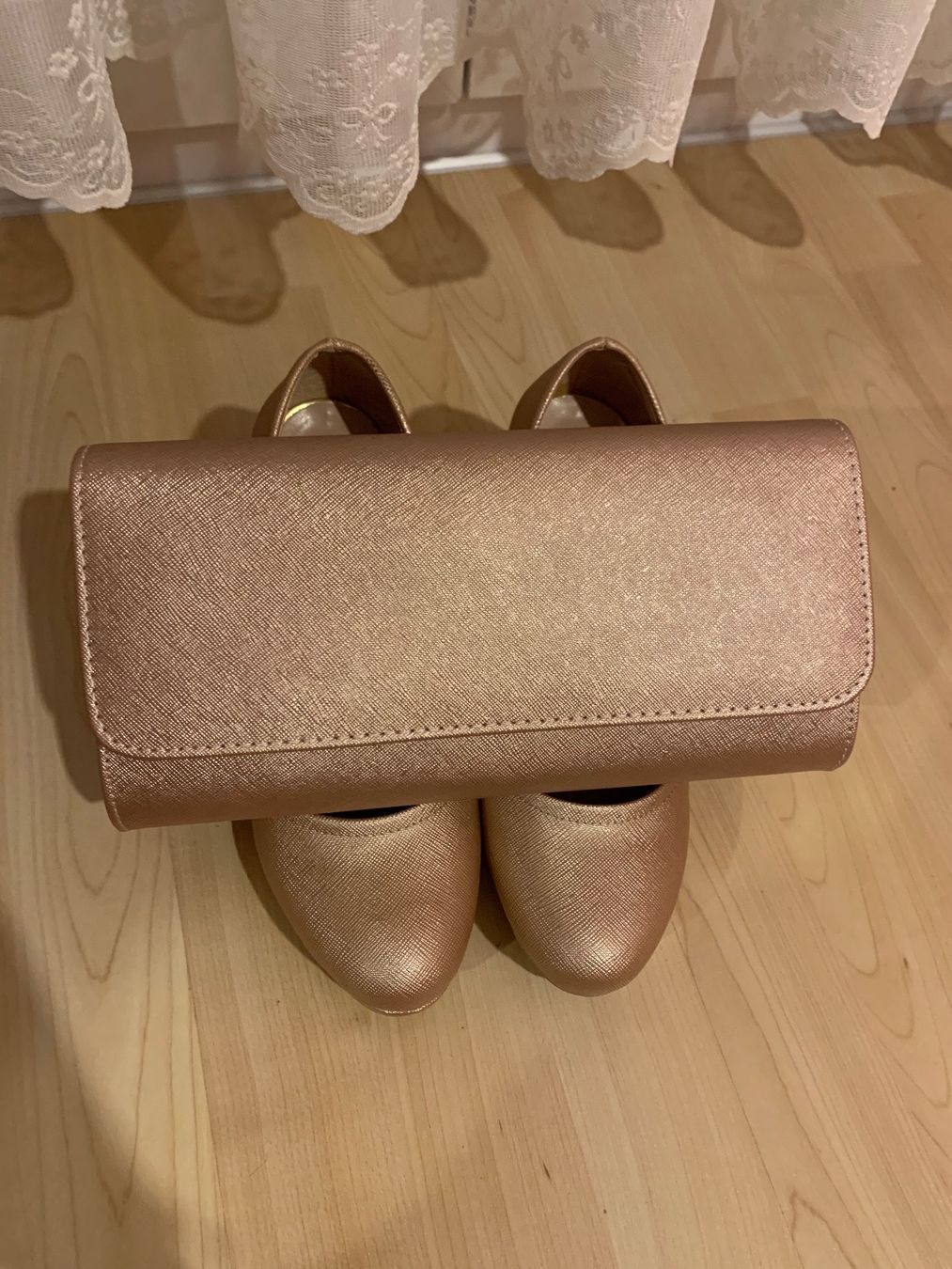 Scarpe da donna: Rosegold Pumps mit passender Tasche – Usato da Triengen venduto da nes_l8cj
