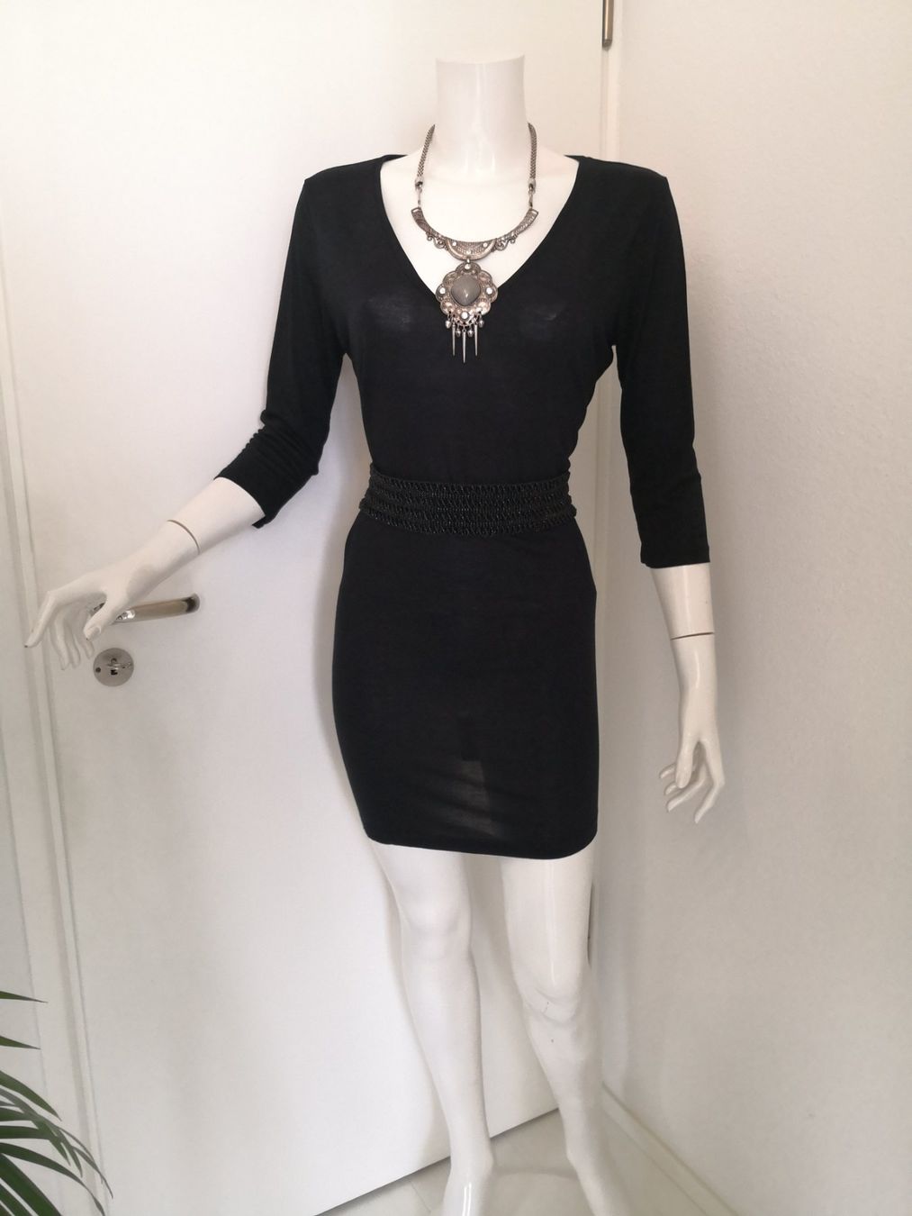 Mango Kleider: 🤩MANGO KLEID SCHWARZ & V-SCHNITT – Neu (gemäss Beschreibung) aus Olten von Naja-Twins-Twins 4