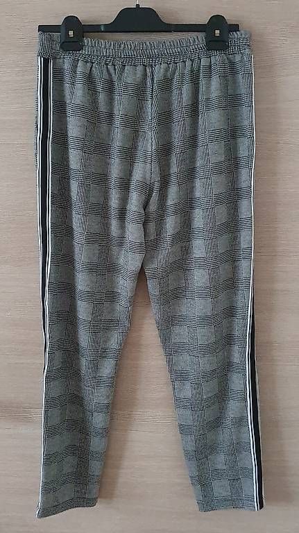 Pantaloni: Bequeme coole Hosen Gr. L – Usato da Erschwil venduto da andora00 2