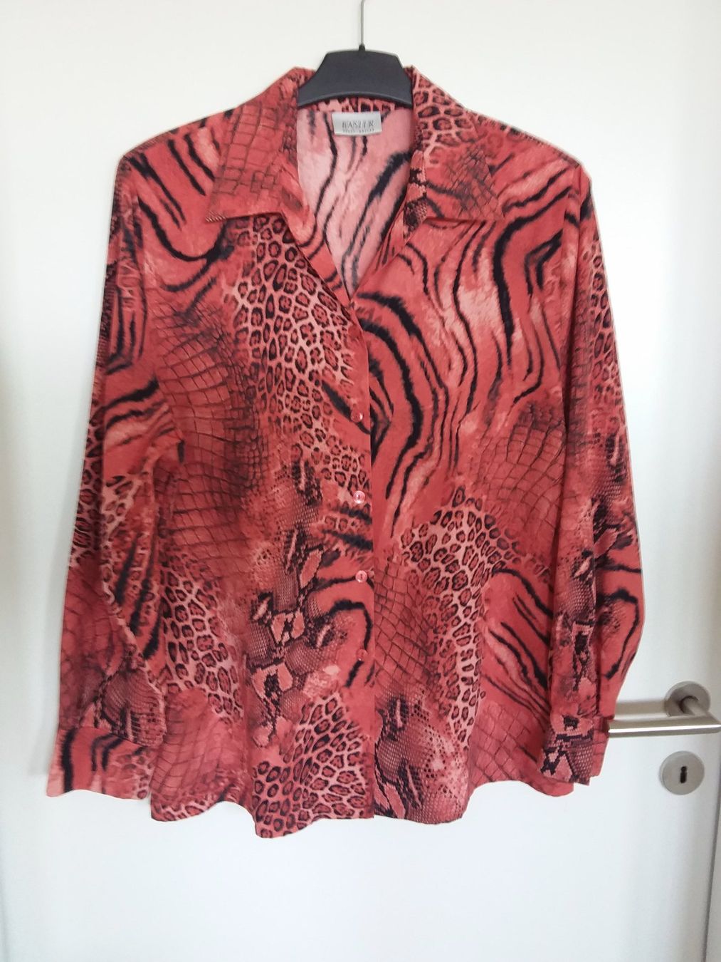 Basler Chemisiers: BASLER Bluse, knitterfrei, Gr 40, animal print – Neuf (Voir description) à Immensee par Btrutmann