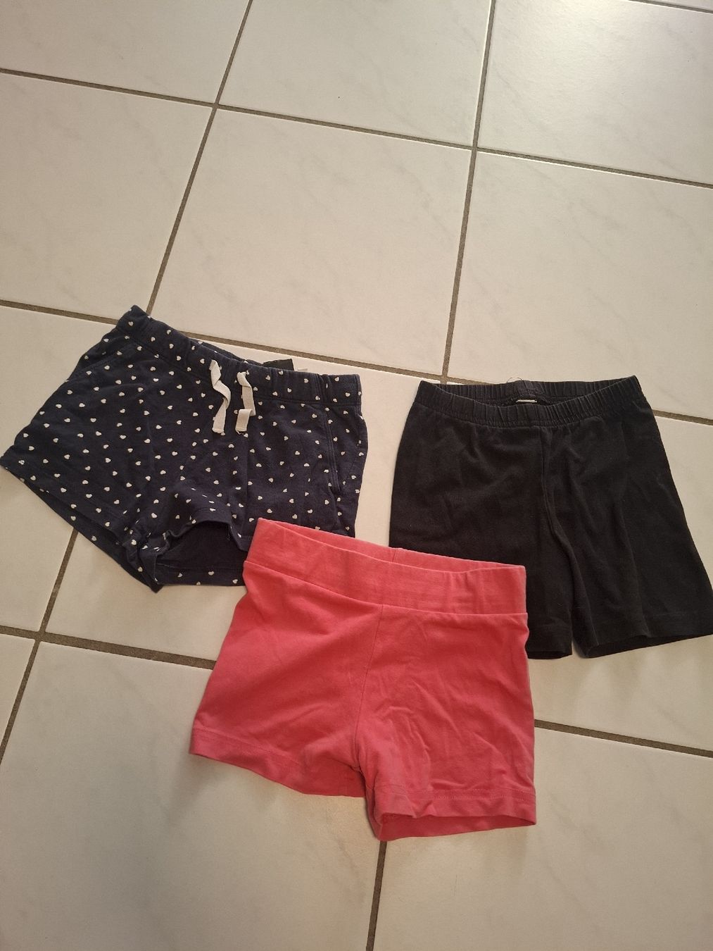 Lotti & Set di vestiti: Kurze Hosen Gr.122 – Usato da Luzern venduto da s.teffi