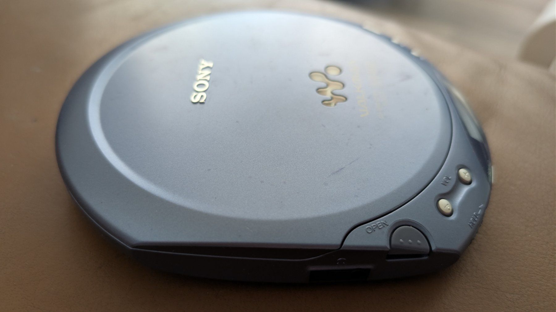 Sony Lettore multimediale portatile: Sony Walkman D-E221 mit original Kopfhörer und Netzteil – Usato da Löhningen venduto da Guadian_90 2